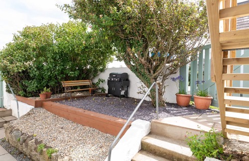 Rhosneigr Casa | Llys Y Celeste: 5 bedroom pet-friendly holiday home in Rhosneigr