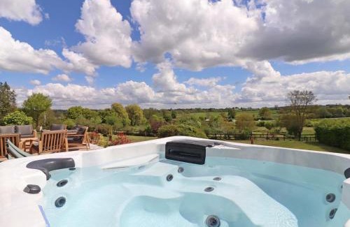 Saint-Germain-de-Clairefeuille Casa | Longère avec spa, tennis privé et recharge électrique - FR-1-497-221