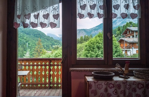 Valtournenche Apartamento | "LO MEQUIO DE EMILIE," spectacular views, 2 steps from downtown and shuttles