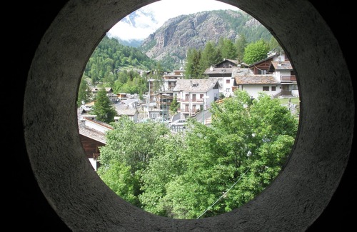 Valtournenche Apartamento | "LO MEQUIO DE EMILIE," spectacular views, 2 steps from downtown and shuttles
