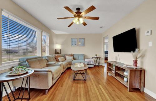 Lynn Haven Casa | Loaded House and Guest House w Game Room Gym