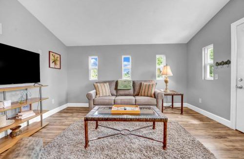 Lynn Haven Casa | Loaded House and Guest House w Game Room Gym