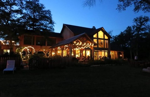 Grimes County Casa | Loblolly Lake: Colorado Lodge se encuentra con el paraíso de la fiesta de Texas