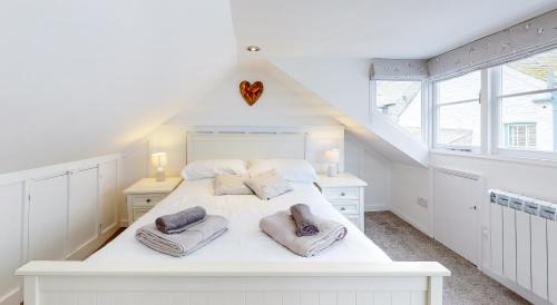 Port Isaac Casa | Lobster Cove, 50 metres from the beach, harbour, pub & coastal walks