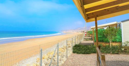 Imi Ouaddar Otro | LOCA BEACH