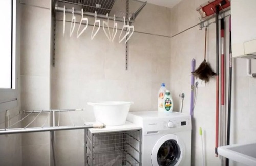 Molins de Rei Apartamento | Local charm. Real life! 20 min to Barcelona A/C + WiFi