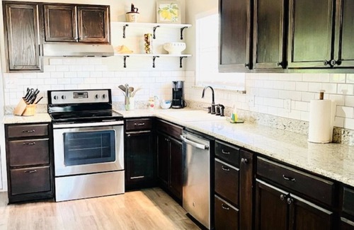 Liberty Hill Casa | Local Host - The Pink Door - 2 Bedroom Home