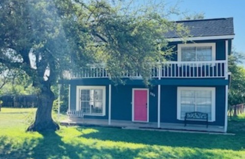 Liberty Hill Casa | Local Host - The Pink Door - 2 Bedroom Home