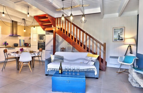 Guilvinec Casa | LocaLise - Océan Lodge, vacation home with fully enclosed garden