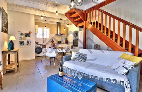 Guilvinec Casa | LocaLise - Océan Lodge, vacation home with fully enclosed garden
