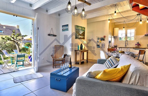 Guilvinec Casa | LocaLise - Océan Lodge, vacation home with fully enclosed garden