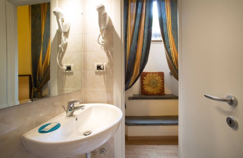 Sant' Ambrogio Cama Y Desayuno | Locanda Orchidea - B&B