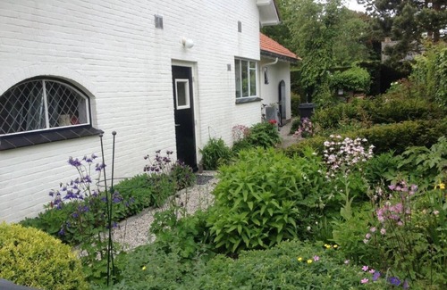 Oostkapelle Apartamento | Located 500 m. from the beach 1-4 pers. upstairs apartment, terrace and garden.