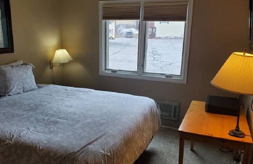 Mammoth Lakes Villa | Located at Lakeview Villas complex, just minutes walking to The Village center, and down the road from Canyon Lodge.