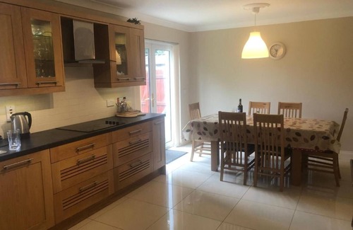 Kenmare Casa | Located in Kenmare on the Ring of Kerry, with free high speed WiFi and parking.