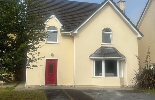 Kenmare Casa | Located in Kenmare on the Ring of Kerry, with free high speed WiFi and parking.