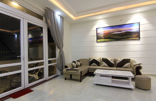 Phuong 10 Villa | En Niza Lugares de la ciudad de Dalat Con cadena de montañas, de hoja perenne Bosque