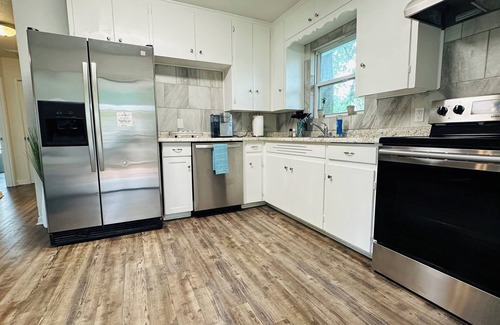 Rio Vista Casa | Located in the heart of San Marcos, just blocks away from the San Marcos River.