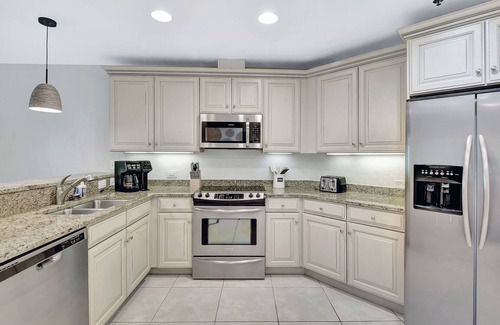 Demere Park Condominio | Located in the heart of the south end. Close to everything