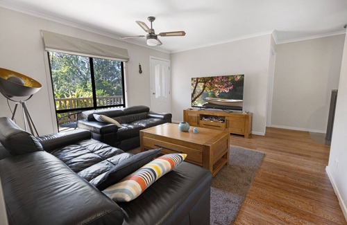 Lake Tyers Beach Casa | Located just a stone’s throw away from Lake Tyers and Water Wheel Tavern