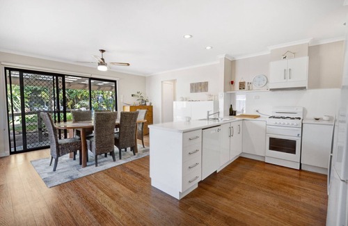 Lake Tyers Beach Casa | Located just a stone’s throw away from Lake Tyers and Water Wheel Tavern