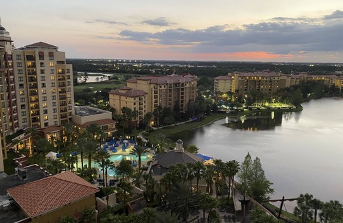 Lake Buena Vista Condominio | Ubicado a minutos de las puertas de Disney, este complejo familiar tiene muchas comodidades.