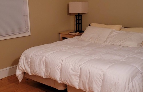 Crab Orchard Cabina | Located minutes from golf & a nature reserve, stay in a private 5 acre oasis