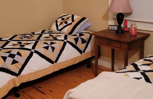 Crab Orchard Cabina | Located minutes from golf & a nature reserve, stay in a private 5 acre oasis