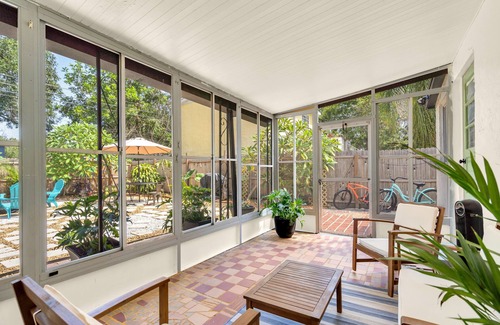 Childs Park Casa | Located near St Pete beaches, downtown Gulfport and short distance to Tampa
