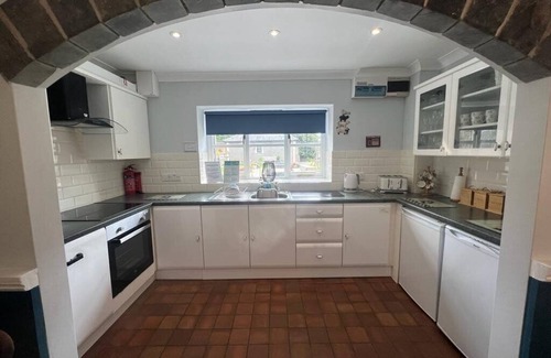 New Quay Casa | Located near to the fishing harbour and golden beach, this property provides a great family base.