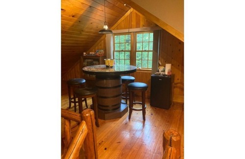 Greentown Cabaña | THE WHITE PINE COTTAGE. On Lake Wallenpaupack.