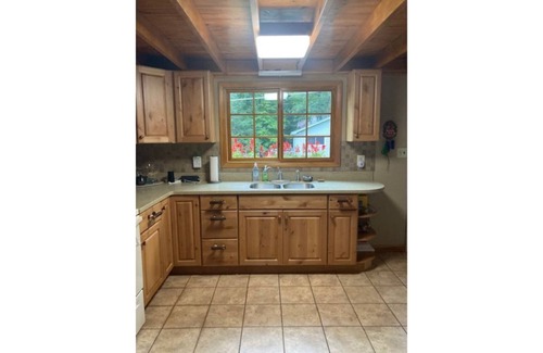 Greentown Cabaña | THE WHITE PINE COTTAGE. On Lake Wallenpaupack.