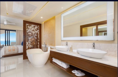 San Jose del Cabo Complejo | Located on the Pristine Tequila Cove Beach
