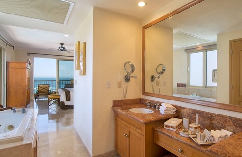 San Jose del Cabo Complejo | Located on the Pristine Medano Beach