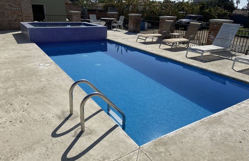 Centro Carretera Casa | Ubicado a una cuadra del Hotel Rosarito Beach, playa, discotecas, tiendas y más ...