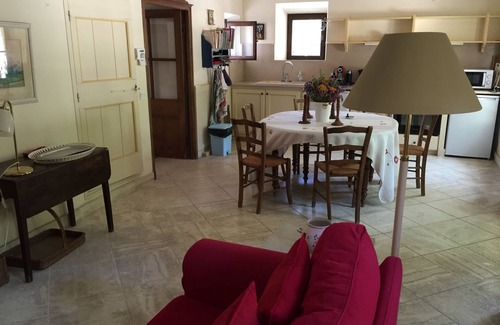 Menerbes Villa | Situado bonita villa provenzal con casa de huéspedes y piscina grande en Menerbes