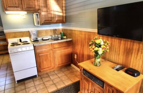 Block Island Complejo | Located steps from Old Harbor and beaches Restaurants and shops one block away.