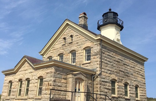Block Island Complejo | Located steps from Old Harbor and beaches Restaurants and shops one block away.