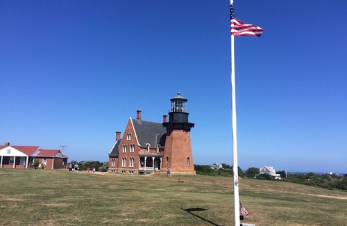 Block Island Complejo | Located steps from Old Harbor and beaches Restaurants and shops one block away.
