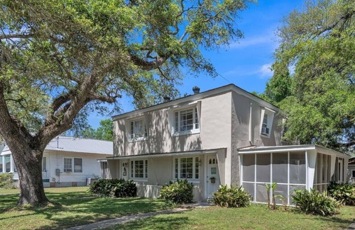 Old Town Casa | Location! 1/2 Block to Beach and 4 Blocks to MAIN STREET! Great Quiet Location!