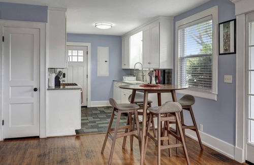 Woodbine Casa | Location! 4 Miles to Broadway! Sleeps 4
