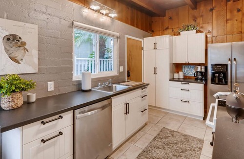 South Mission Beach Cabaña | 🏖️LOCATION 🏖️ | Pasos para la bahía y la playa | Patio privado | 🌟Reseñas | Parking +