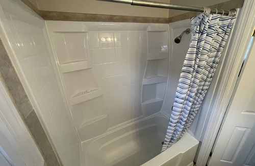 Wildwood Hotel | LOCATION!Charming, cozy home like hotel room
