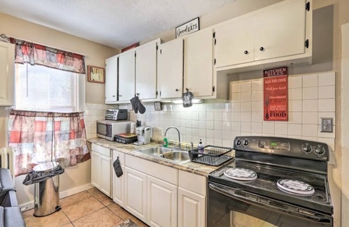 Hartford Apartamento | Location, is the key for this 3 bedroom!