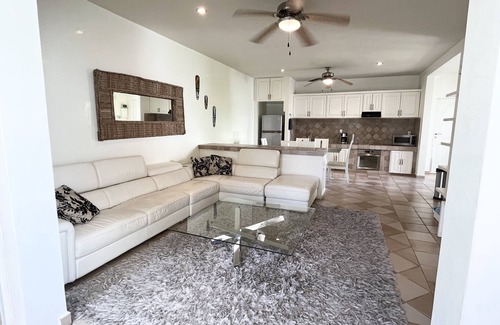 Gonzalo Guerrero Condominio | Location, Location, Location!! Beautiful Modern Condo 1 Blk from Beach/5th Ave