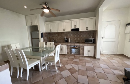 Gonzalo Guerrero Condominio | Location, Location, Location!! Beautiful Modern Condo 1 Blk from Beach/5th Ave