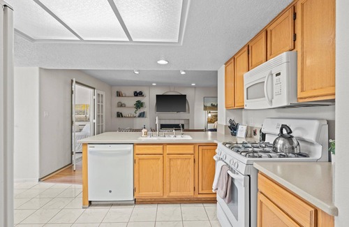 Palomas Park Casa | Location! Location! Amazing *Hidden Gem* -NE Heights! Family and pet friendly 🐶