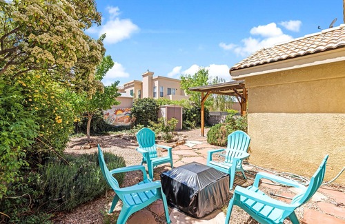 Palomas Park Casa | Location! Location! Amazing *Hidden Gem* -NE Heights! Family and pet friendly 🐶