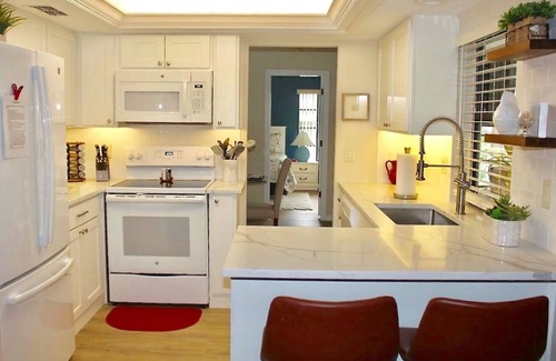 Sarasota Casa | Location Location! Two Minutes from Siesta Key Beach (#1 Beach in the U.S.)