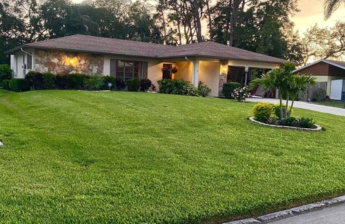 Sarasota Casa | Location Location! Two Minutes from Siesta Key Beach (#1 Beach in the U.S.)